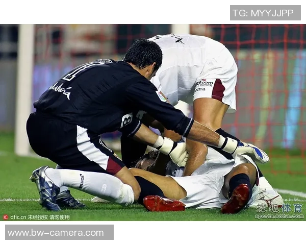 从贫民窟到绿茵场传奇：励志足球明星的奋斗与荣耀之路