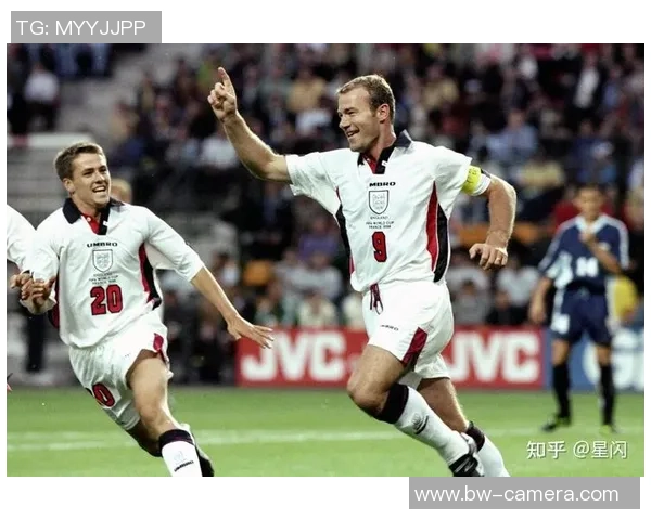 昔日球星风采再现 足球复古经典瞬间展现传奇岁月 昔日球星风采再现 足球复古经典瞬间展现传奇岁月