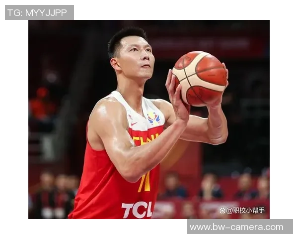 从篮球场到足球场的跨界球星:那些在绿茵场上闪耀的篮球巨星 从篮球场到足球场的跨界球星:那些在绿茵场上闪耀的篮球巨星