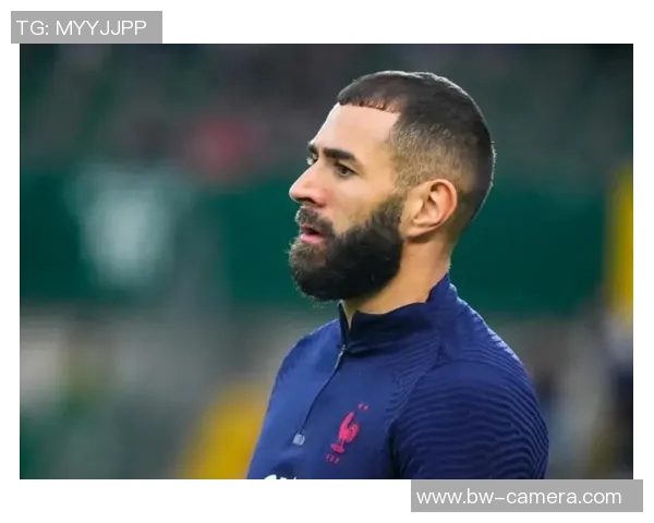 法国足球明星本泽马个人生平及职业成就全方位解析 法国足球明星本泽马个人生平及职业成就全方位解析